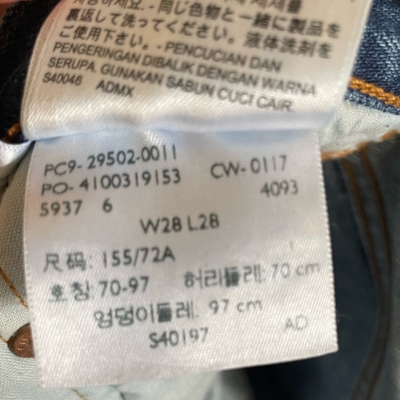 Levi’s Straight Leg, High-waisted Mom Jeans - Picture 6 of 6